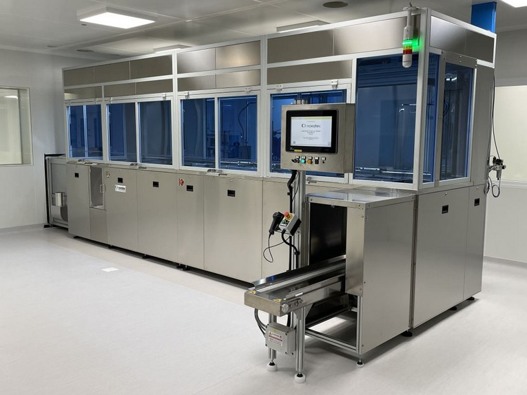 ligne de nettoyage pour implants orthopédiques dans le domaine médical